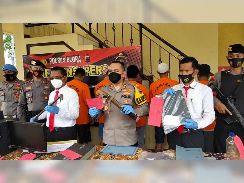 Polisi Blora Tangkap 3 Orang Pelaku Pembalakan Liar dan Penganiaayan Mantri Hutan