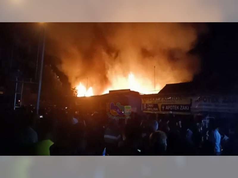 350 Unit Kios Pasar Kepohbaru, Bojonegoro, Terbakar, Kerugian Ditaksir Capai Rp 3,25 Miliar
