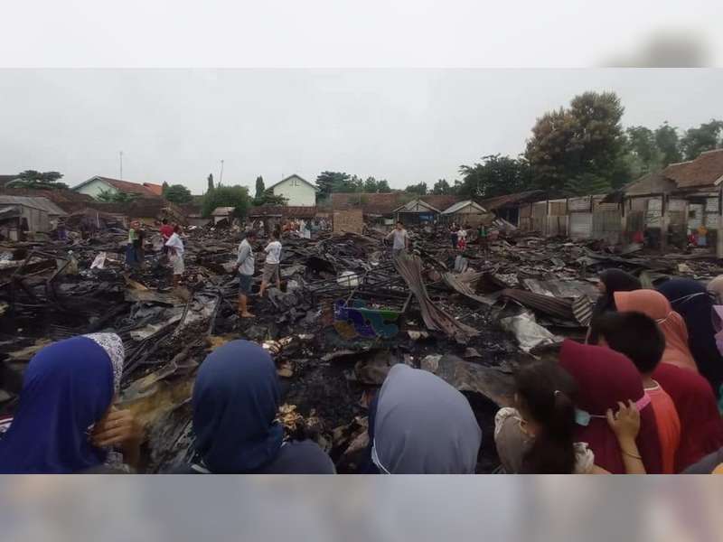 Usai Terbakar, Pedagang Pasar Kepohbaru, Bojonegoro, Mengaku Pasrah