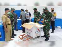 Petugas Gabungan Kawal 900 Vial Vaksin COVID-19 dari Semarang ke Blora