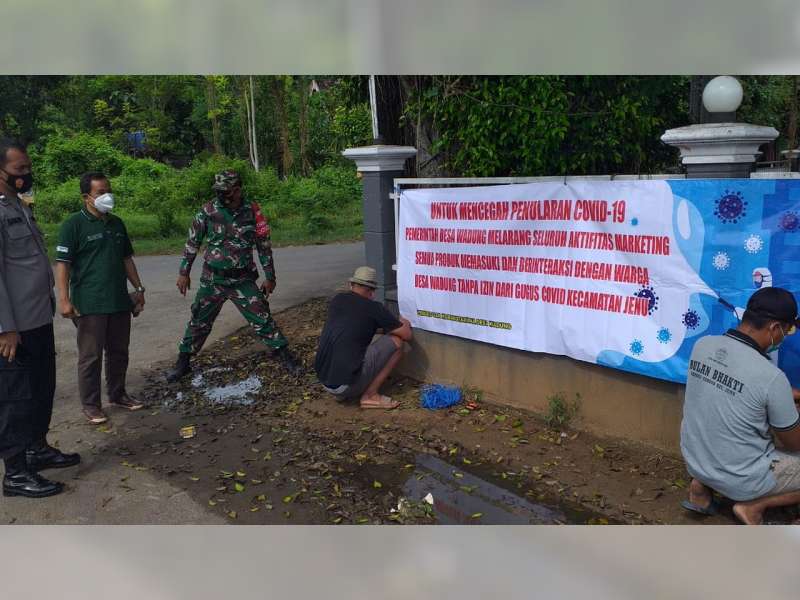 Miliarder Desa di Jenu, Tuban, Resah, Pasang Banner: Sales Dilarang Masuk  