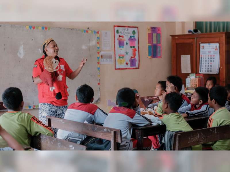 Pemuda Asal Sukorejo, Bojonegoro Kota Ini Pilih Jadi Pendongeng untuk Anak-Anak