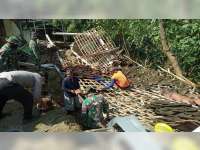 Dapur Milik Warga Desa Geger, Kedungadem, Bojonegoro, Roboh Akibat Tanah Longsor