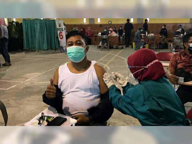 Pegawai Kantor Pertanahan Bojonegoro Ikuti Vaksinasi COVID-19