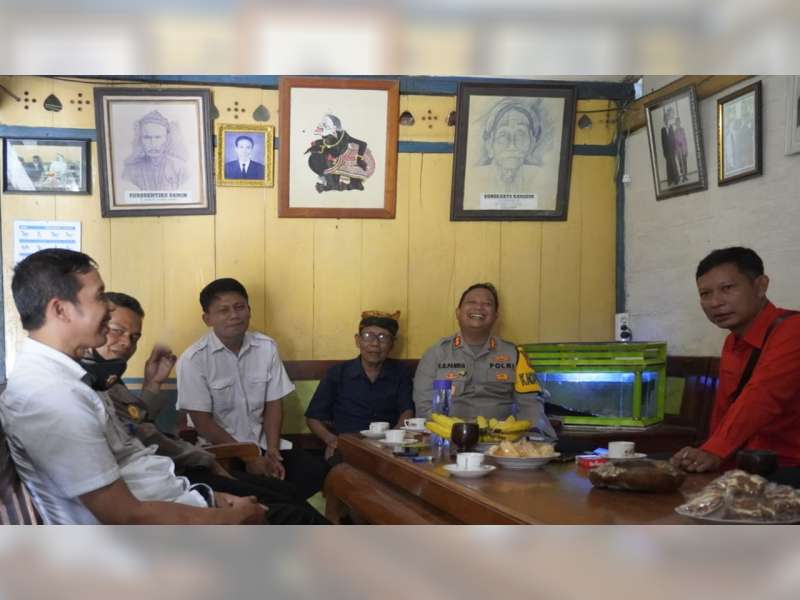 Kapolres Bojonegoro Silaturahmi ke Kediaman Tokoh Masyarakat Samin