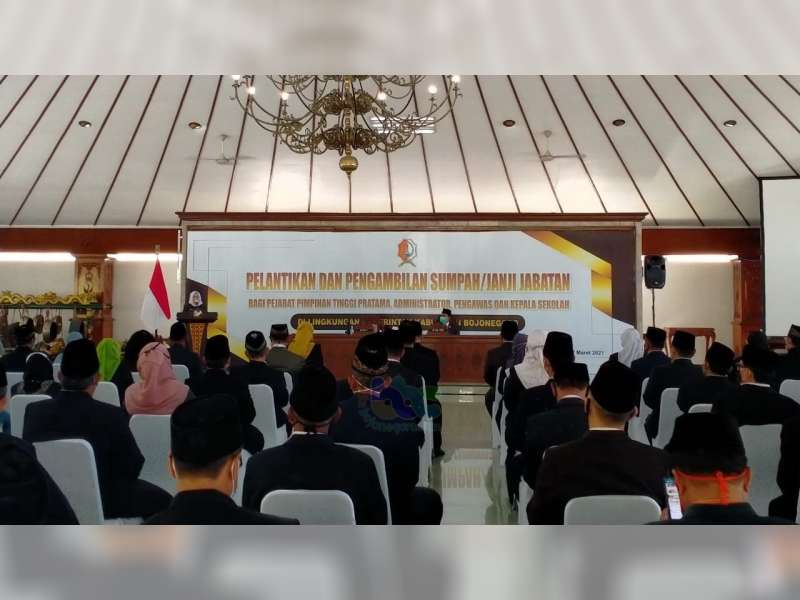 Bupati Bojonegoro Lantik 49 Pejabat dan 190 Kepala SD yang Baru Dimutasi