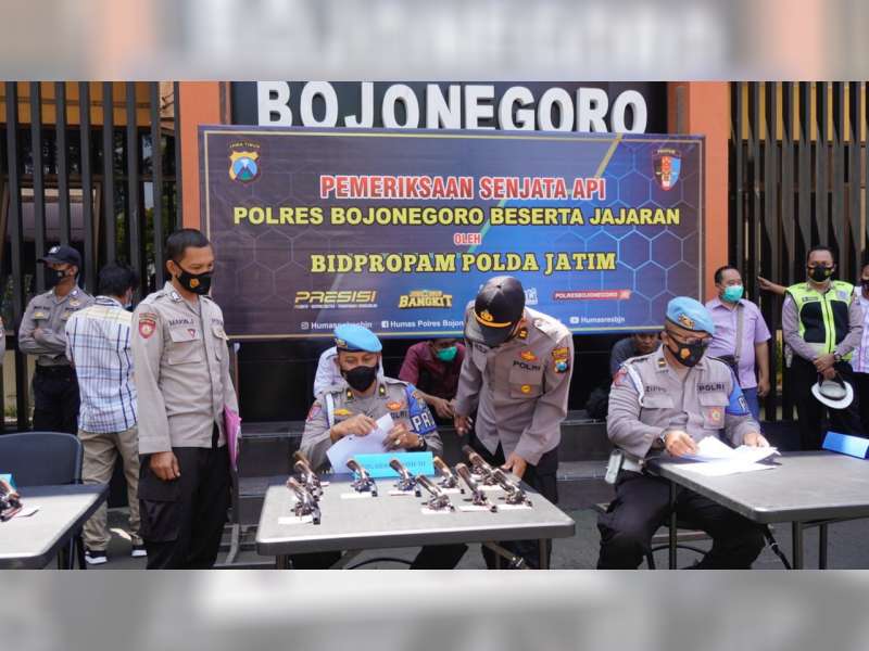 Provos Bid Propam Polda Jatim Sidak Senpi Personel Polres Bojonegoro
