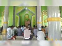 Safari Jumat, Kapolsek Sumberrejo, Bojonegoro, Ajak Jemaah Disiplin Prokes COVID-19