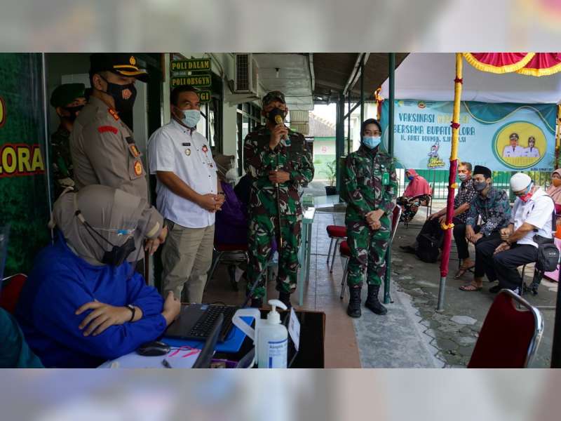 Bupati Blora Tinjau Vaksinasi Tokoh Agama