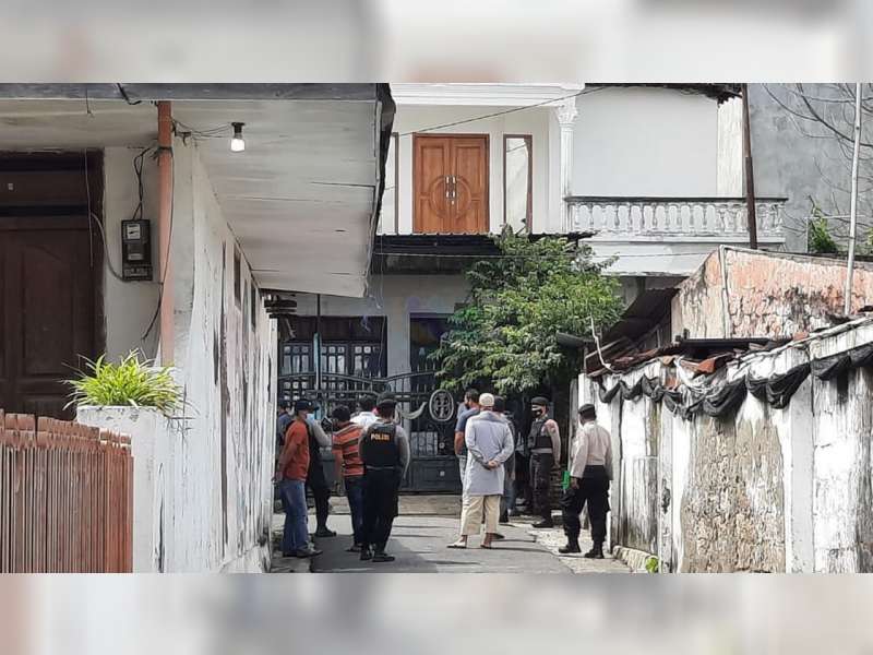 Polisi Lakukan Penggeledahan Rumah Terduga Teroris di Rengel, Tuban