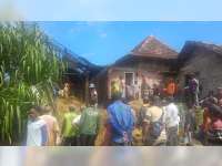 Diduga Akibat 'Bediang', Kandang Sapi Milik Warga Kedungadem, Bojonegoro, Terbakar