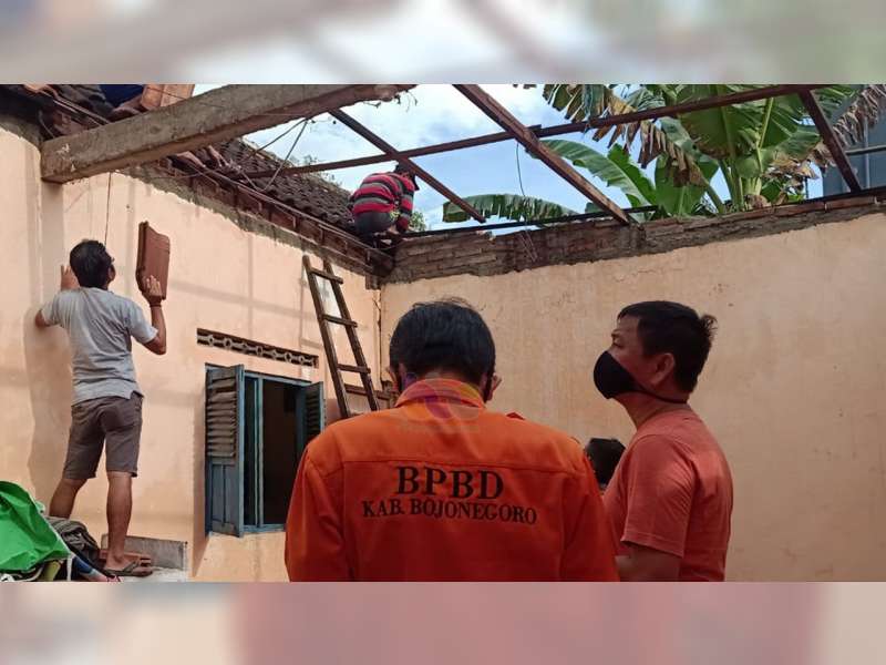 Diterjang Angin, Rumah Warga Campurejo, Bojonegoro Kota, Rusak