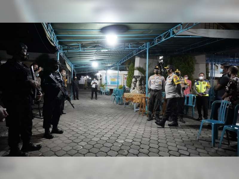 Kapolres Bojonegoro Pantau Langsung Pengamanan Ibadah Paskah di Gereja