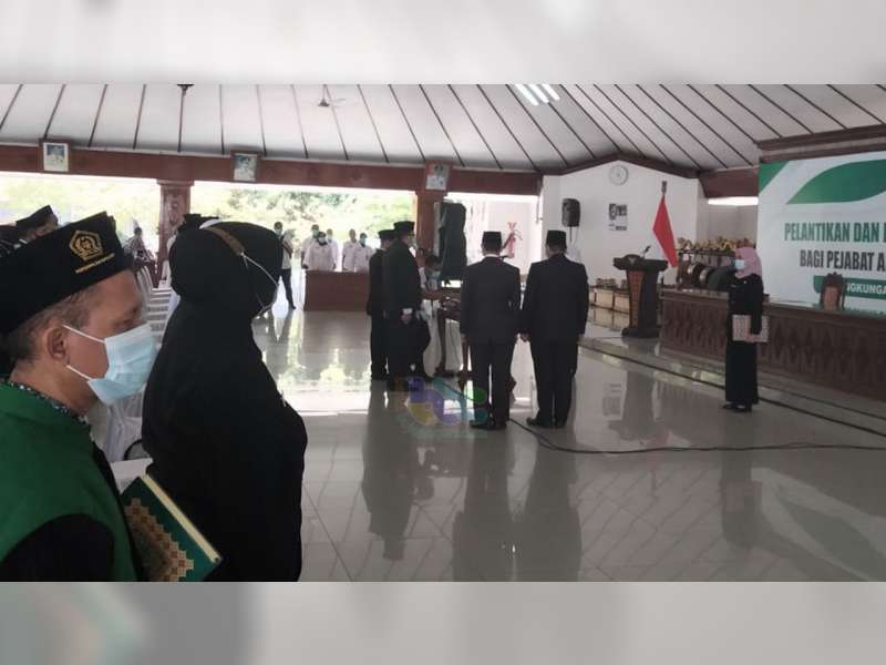 Bupati Bojonegoro Lantik 2 Pejabat Administrator dan 131 Kepala Sekolah yang Baru Dimutasi