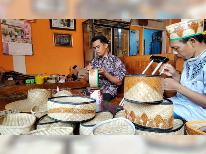 Berkah Ramadan, Penjualan Kopiah Daun Pandan asal Kedungadem, Bojonegoro, Meningkat