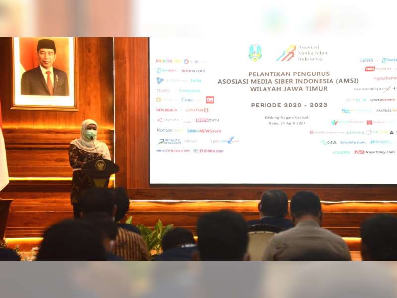 Lantik Pengurus AMSI Jatim 2020-2023, Khofifah Optimistis AMSI Bangun Literasi Digital