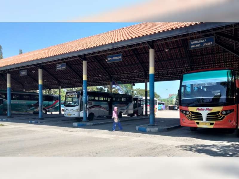 Dampak Larangan Mudik Lebaran, Penumpang di Terminal Rajekwesi Bojonegoro Sepi