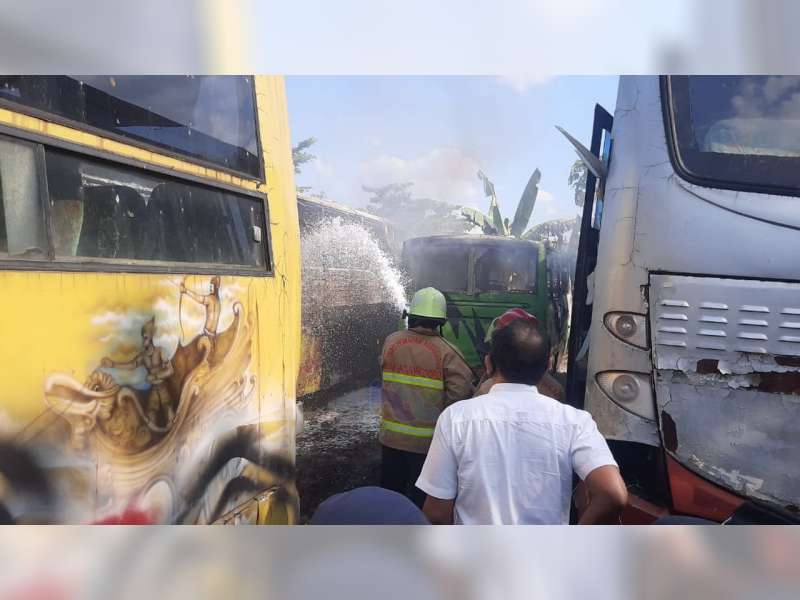 Dua Unit Bus Bekas di Garasi PO Margo Joyo, Bojonegoro, Hangus Terbakar