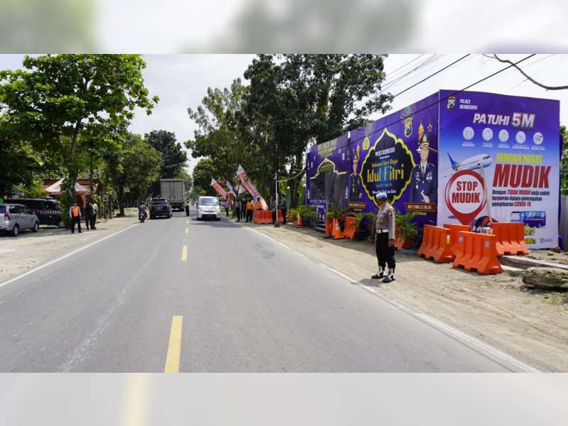 Kapolres Bojonegoro Tinjau Pos Penyekatan di Perbatasan Jawa Timur dan Jawa Tengah