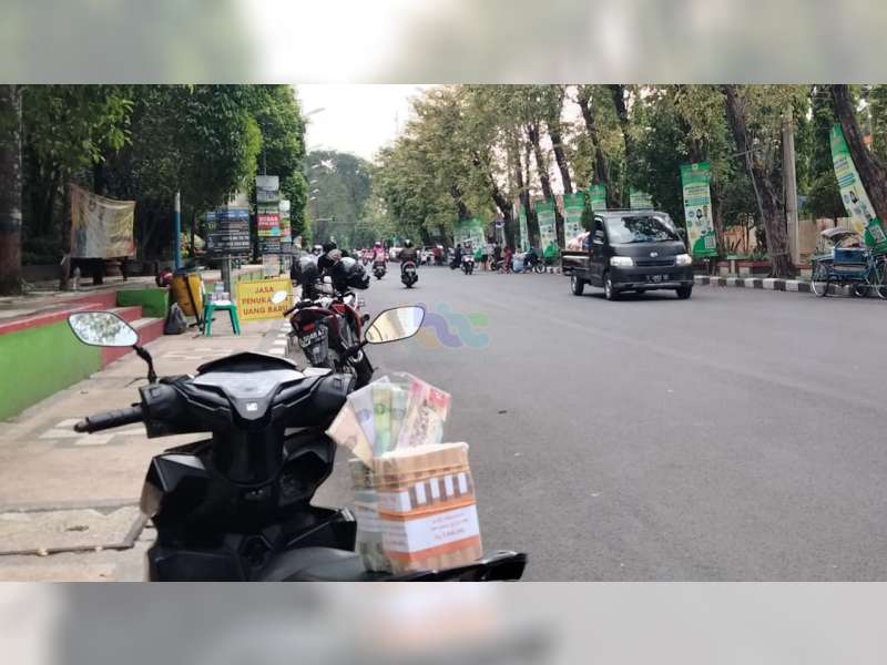 Hingga Pertengahan Ramadan, Usaha Jasa Penukaran Uang Baru di Bojonegoro Masih Sepi