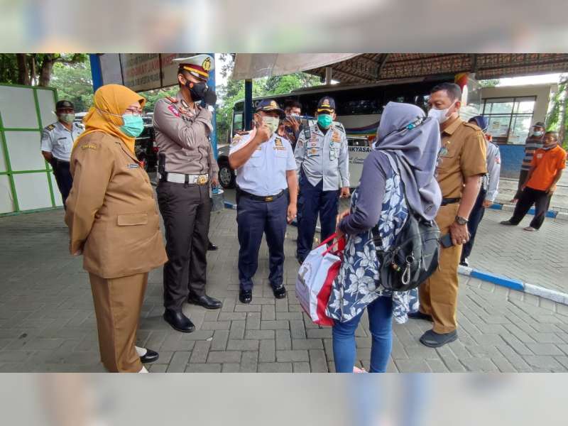 Petugas Gabungan di Bojonegoro Gencar Sosialisasikan Larangan Mudik Lebaran
