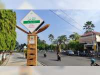 Lampu Hias dengan Lafal 'Asmaul Husna' Dipasang di Seputar Alun-alun Blora