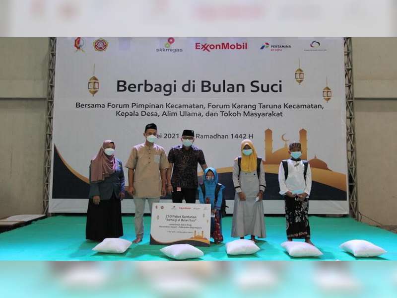 EMCL Santuni Ratusan Anak Yatim dan Bagikan Seribu Paket Sembako di Bojonegoro