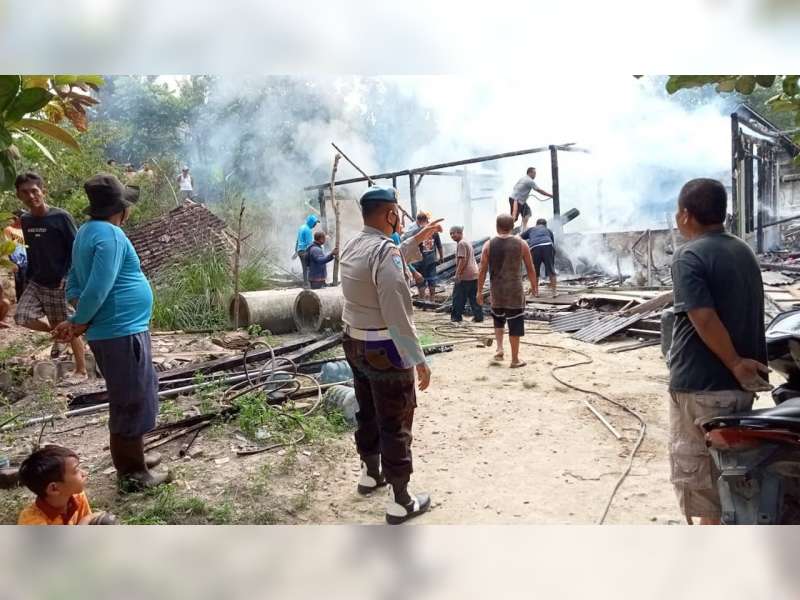 Rumah Warga Kedewan, Bojonegoro, Ludes Terbakar, Satu Orang Alami Luka Bakar