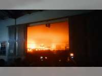 Diduga Akibat Korsleting Listrik, Pabrik Sepatu di Desa Bakung, Kanor, Bojonegoro, Terbakar