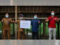 EMCL Serah Terimakan Program Pengembangan Peternakan Ayam Petelur di Desa Sudu