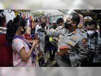 Polres Bojonegoro Bagikan 10 Ribu Masker pada Masyarakat