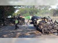 Isuzu Panther Tabrak Truk di Tuban, Pengemudi Panther Meninggal Dunia di TKP