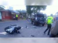 Diduga Kurang Konsentrasi, Pikap Tabrak Motor di Tuban, 2 Orang Pengendara Motor Luka-luka