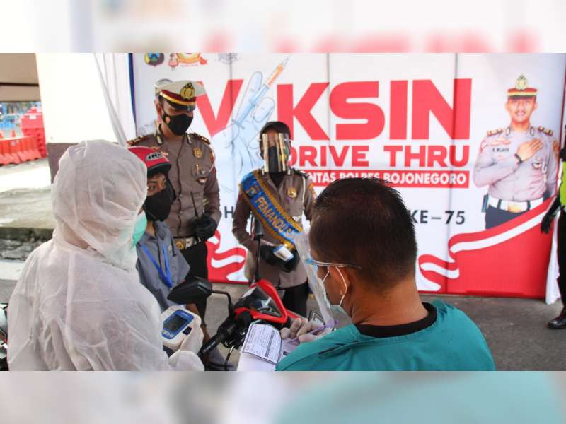 Sat Lantas Polres Bojonegoro Gelar Layanan Vaksinasi 'Drive Thru' bagi Pemohon SIM