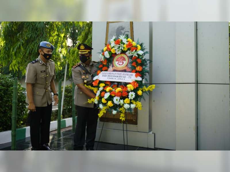 Sambut Hari Bhayangkara, Polres Bojonegoro Gelar Ziarah dan Tabur Bunga di Taman Makam Pahlawan