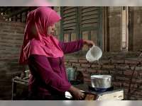 Ibu Endang dan Biogas Limbah Ternak Sapi