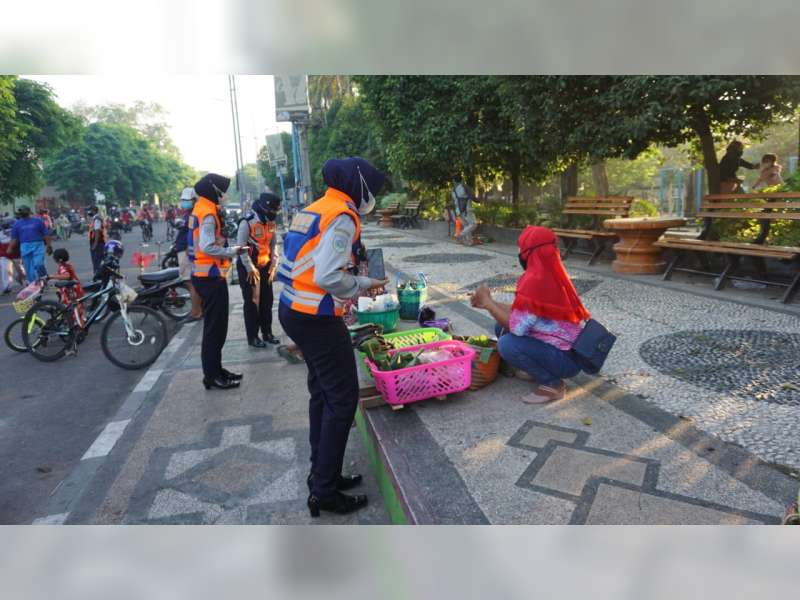 PPKM Darurat COVID-19, Pemkab Bojonegoro Tertibkan Kerumunan Warga ...