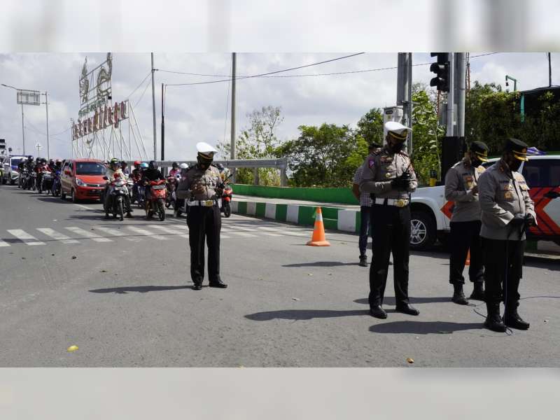 Kapolres Bojonegoro Ajak Masyarakat Hening Cipta di Jembatan Sosrodilogo