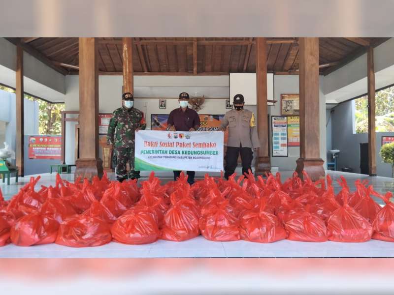 Pemdes Kedungsumber, Temayang, Bojonegoro, Bagikan Bantuan pada Warga Terdampak PPKM Darurat