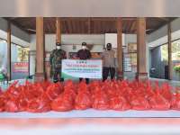 Pemdes Kedungsumber, Temayang, Bojonegoro, Bagikan Bantuan pada Warga Terdampak PPKM Darurat