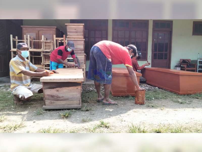 Bertahan di Masa Pandemi COVID-19, Pengusaha Mebel di Bojonegoro Beralih Bikin Peti Mati