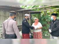 Polisi Bojonegoro Bersama Toga dan Tomas Salurkan Bantuan pada Warga Terdampak PPKM Darurat