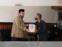 Ratusan PKL Terdampak PPKM Darurat di Blora Terima Bantuan Paket Sembako