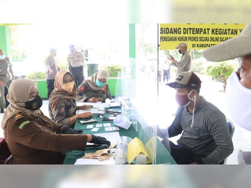 Terjaring Razia Protokol Kesehatan, Puluhan Orang di Tuban Masing-masing Didenda Rp 50 Ribu
