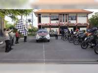 Kapolres bersama Dandim Bojonegoro Salurkan Bansos pada Warga Terdampak PPKM Darurat