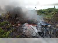Rumah Pengolahan Minyak di Lokasi Tambang Sumur Tua di Kedewan, Bojonegoro, Terbakar