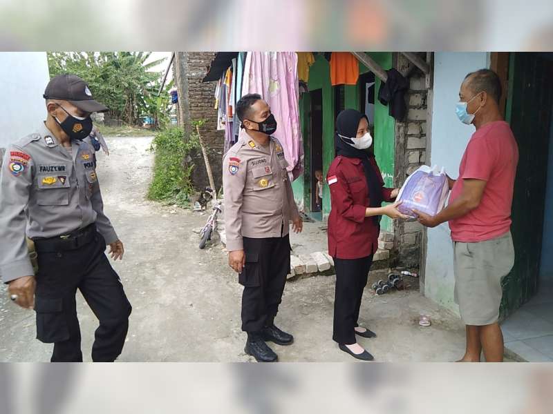 Polres Bojonegoro Kembali Salurkan Bantuan Paket Beras pada Warga Terdampak PPKM