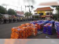 Polres Bojonegoro Kembali Salurkan Bansos 5.600 Paket Beras pada Warga Terdampak PPKM