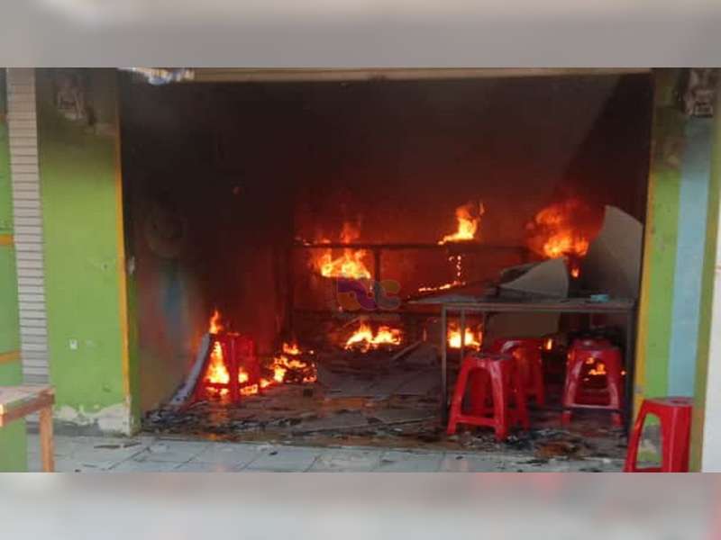 Akibat Selang Tabung Gas Elpiji Bocor, Kios Warung Makan di Bojonegoro Kota Terbakar