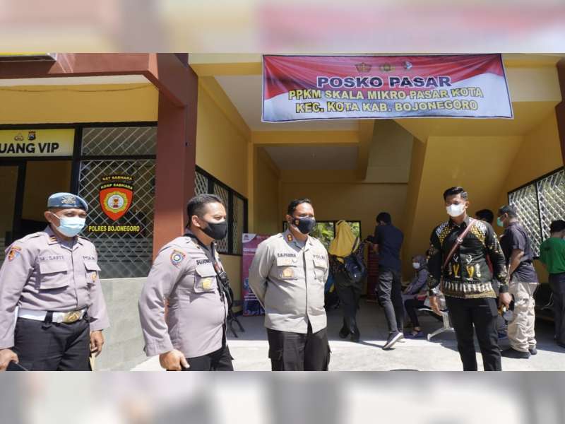 Polres Bojonegoro Dirikan Posko PPKM di Pasar Tradisional